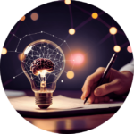 Main humaine écrivant dans un cahier, avec une ampoule lumineuse symbolisant l'idée et la créativité. Représente l'assistance de l'IA pour Parcoursup