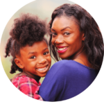 mère-fille-sourire-réguler-émotions-enfants-ados